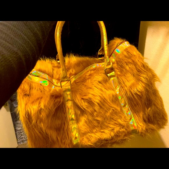 GOLD HOLOGRAPHIC WILD FAUX FUR LARGE DUFFLE BAG - Picture 3 of 5